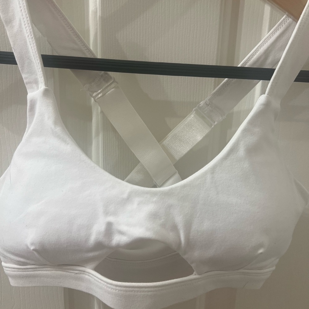 Bombshell White Keyhole Sports Bar. Size M.